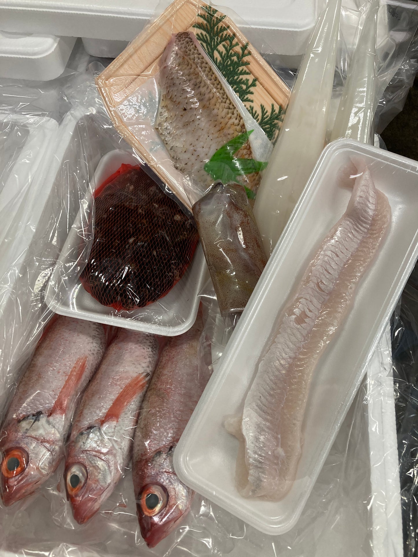 3代目の目利きとホスピタリティが光る、「やなぎ水産」の鮮魚セット